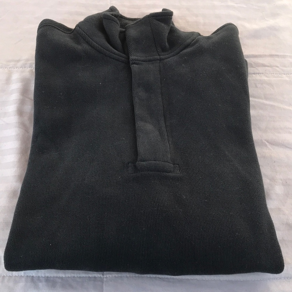 BANANA REPUBLIC Half zip mock neck with snaps. Size M, color Black.